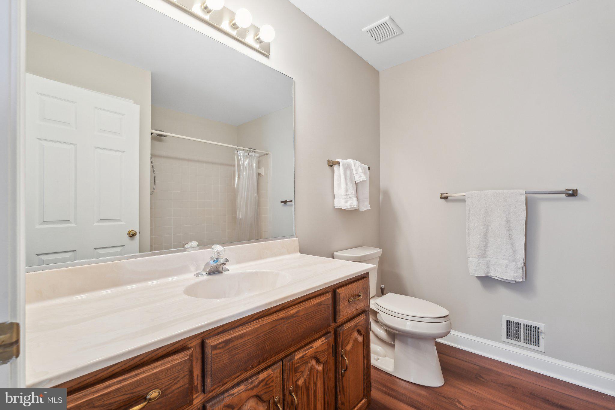 7708 CASTLEBURY COURT