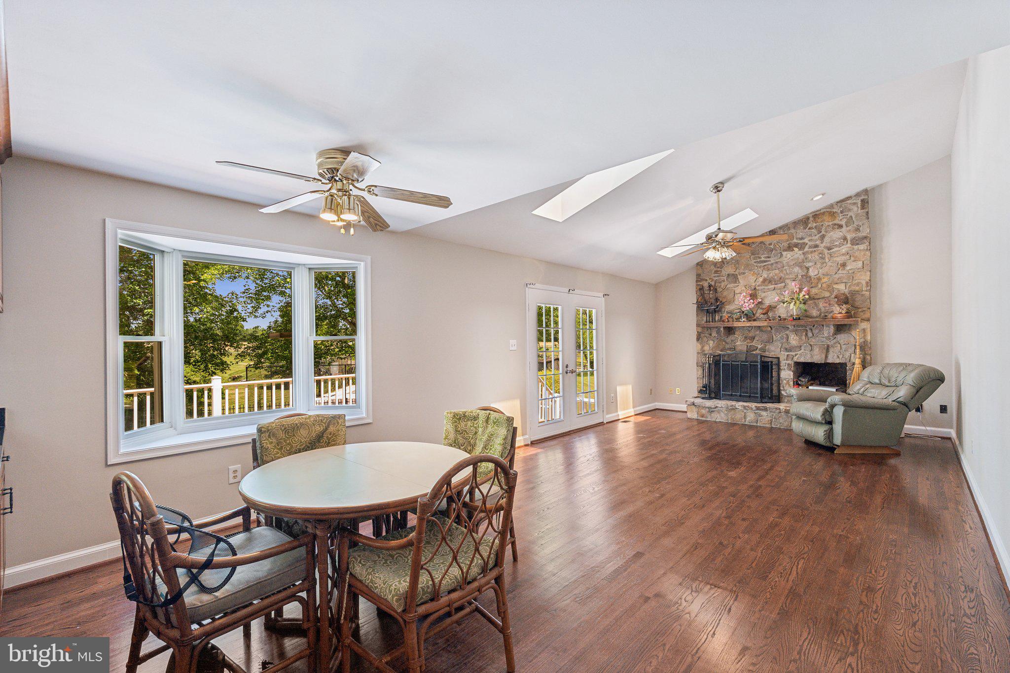 7708 CASTLEBURY COURT