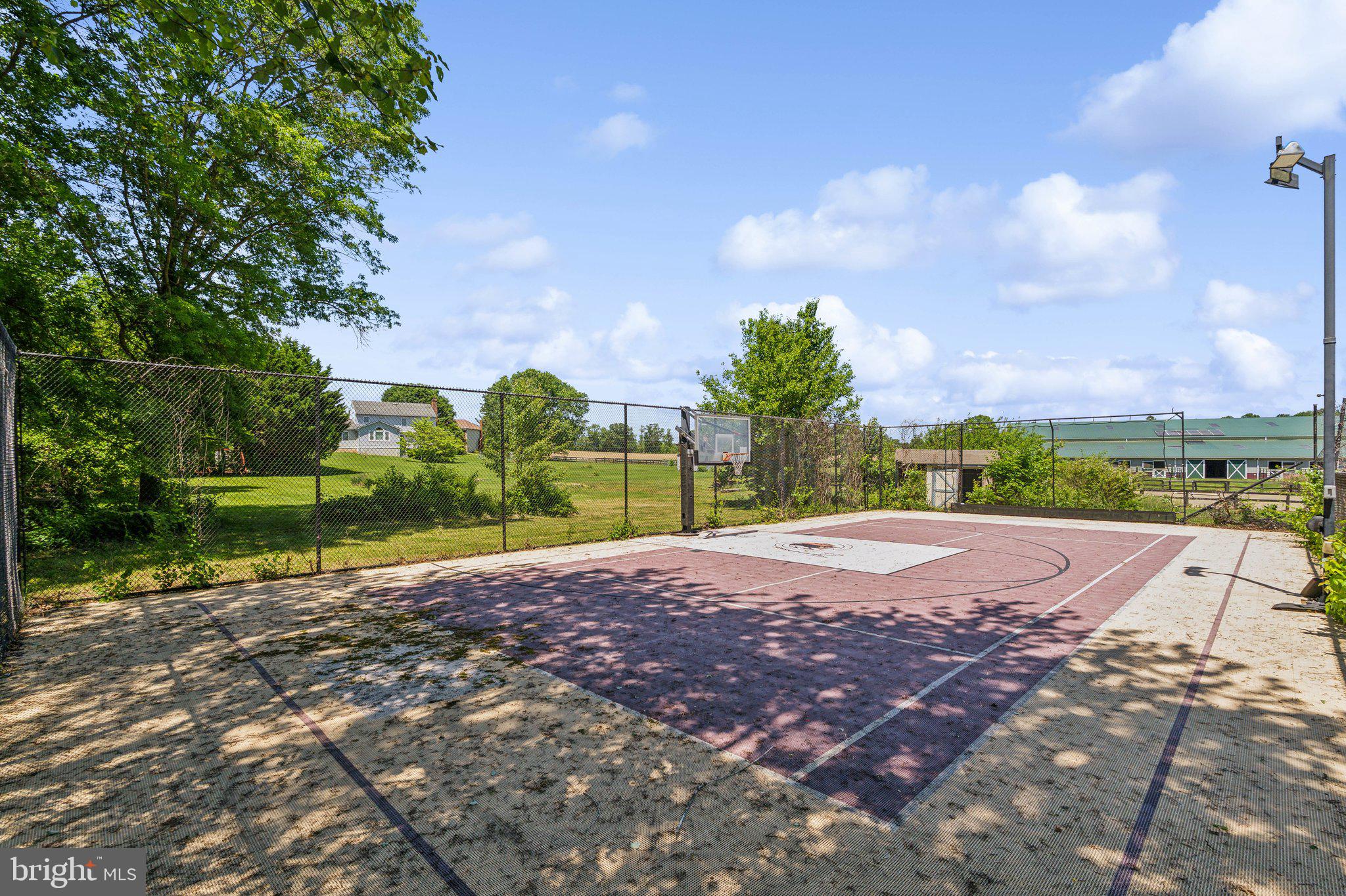 7708 CASTLEBURY COURT