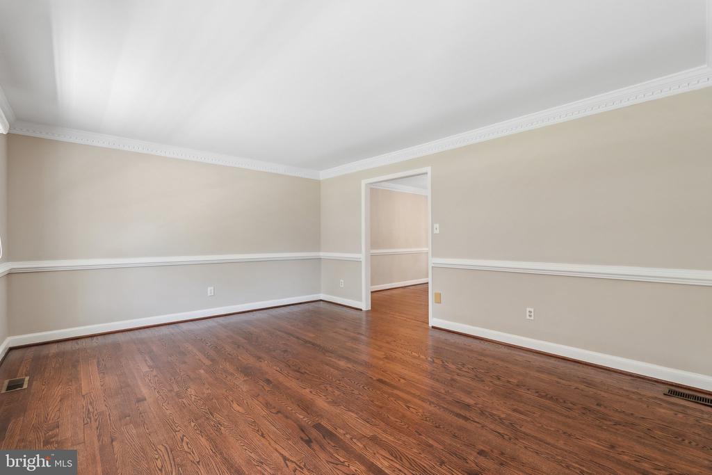 7708 CASTLEBURY COURT