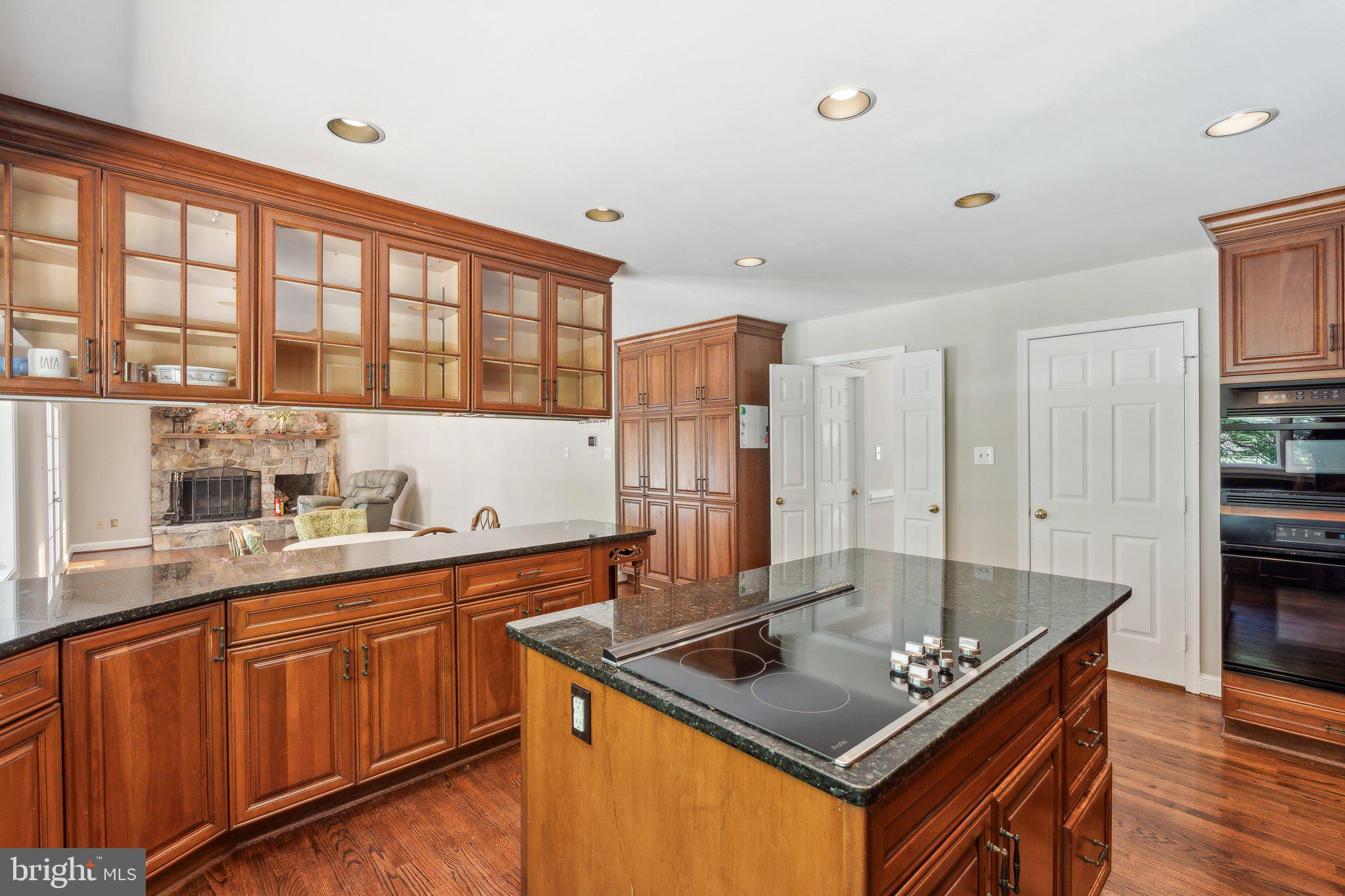 7708 CASTLEBURY COURT