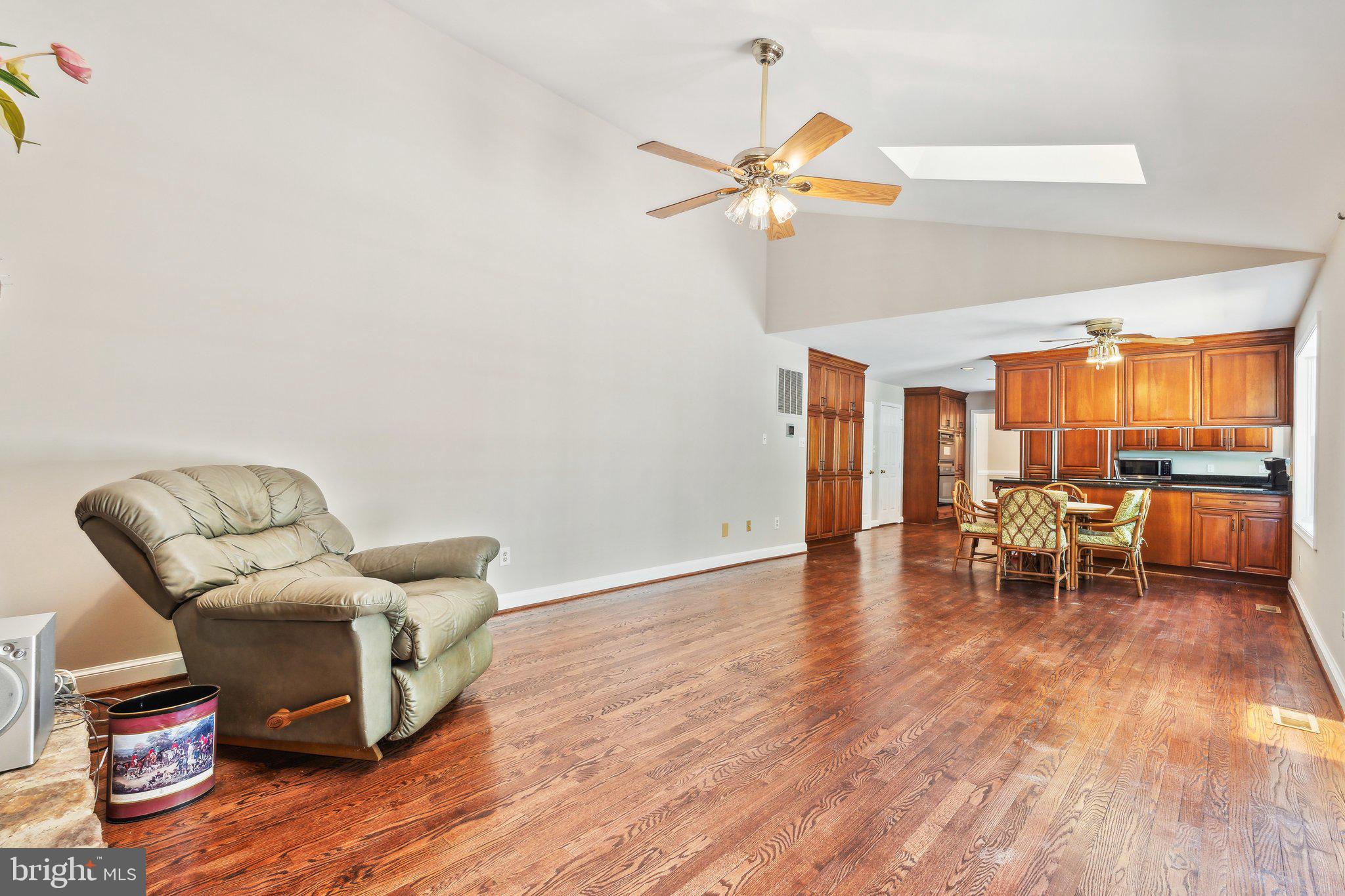 7708 CASTLEBURY COURT