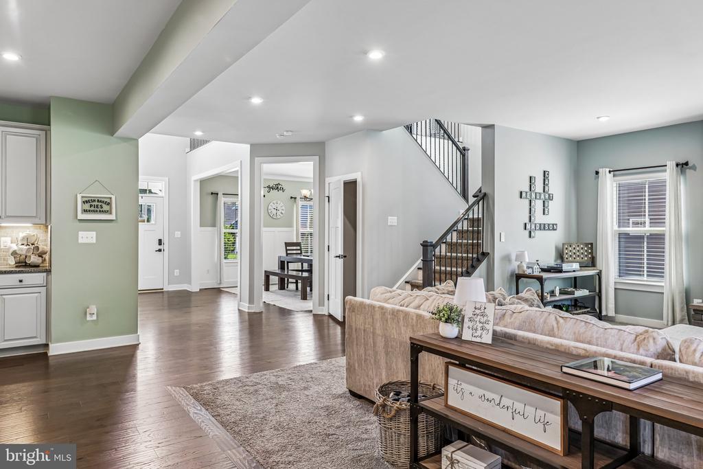 7471 LAKE WILLOW COURT