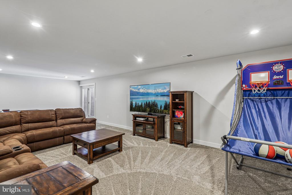 7471 LAKE WILLOW COURT