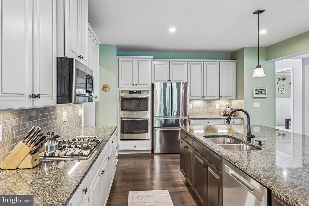 7471 LAKE WILLOW COURT