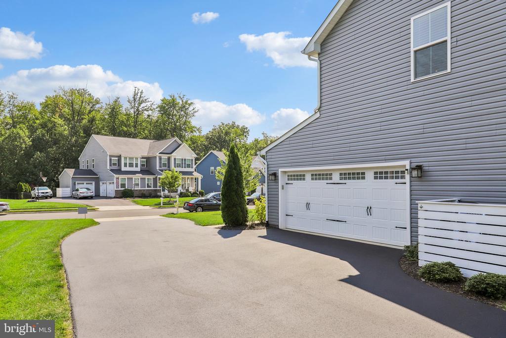 7471 LAKE WILLOW COURT