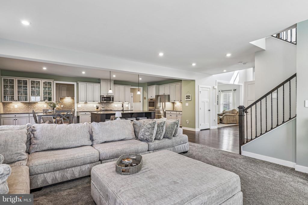 7471 LAKE WILLOW COURT