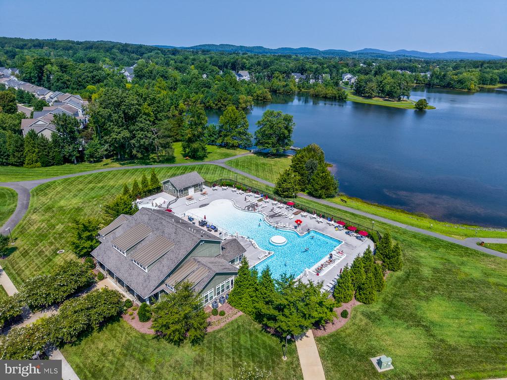 7471 LAKE WILLOW COURT