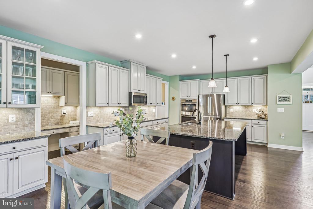 7471 LAKE WILLOW COURT