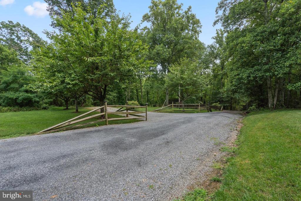 9808 TIMBER HEIGHTS