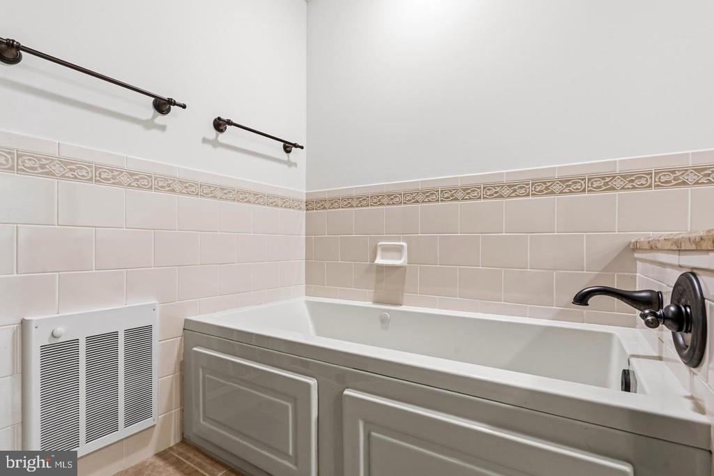 9808 TIMBER HEIGHTS