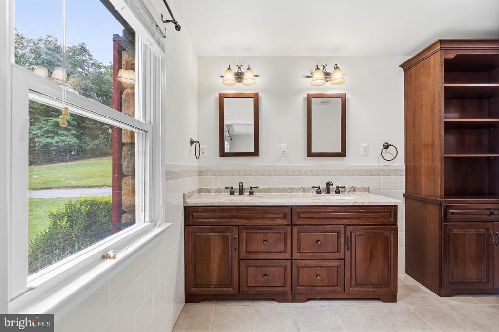 9808 TIMBER HEIGHTS