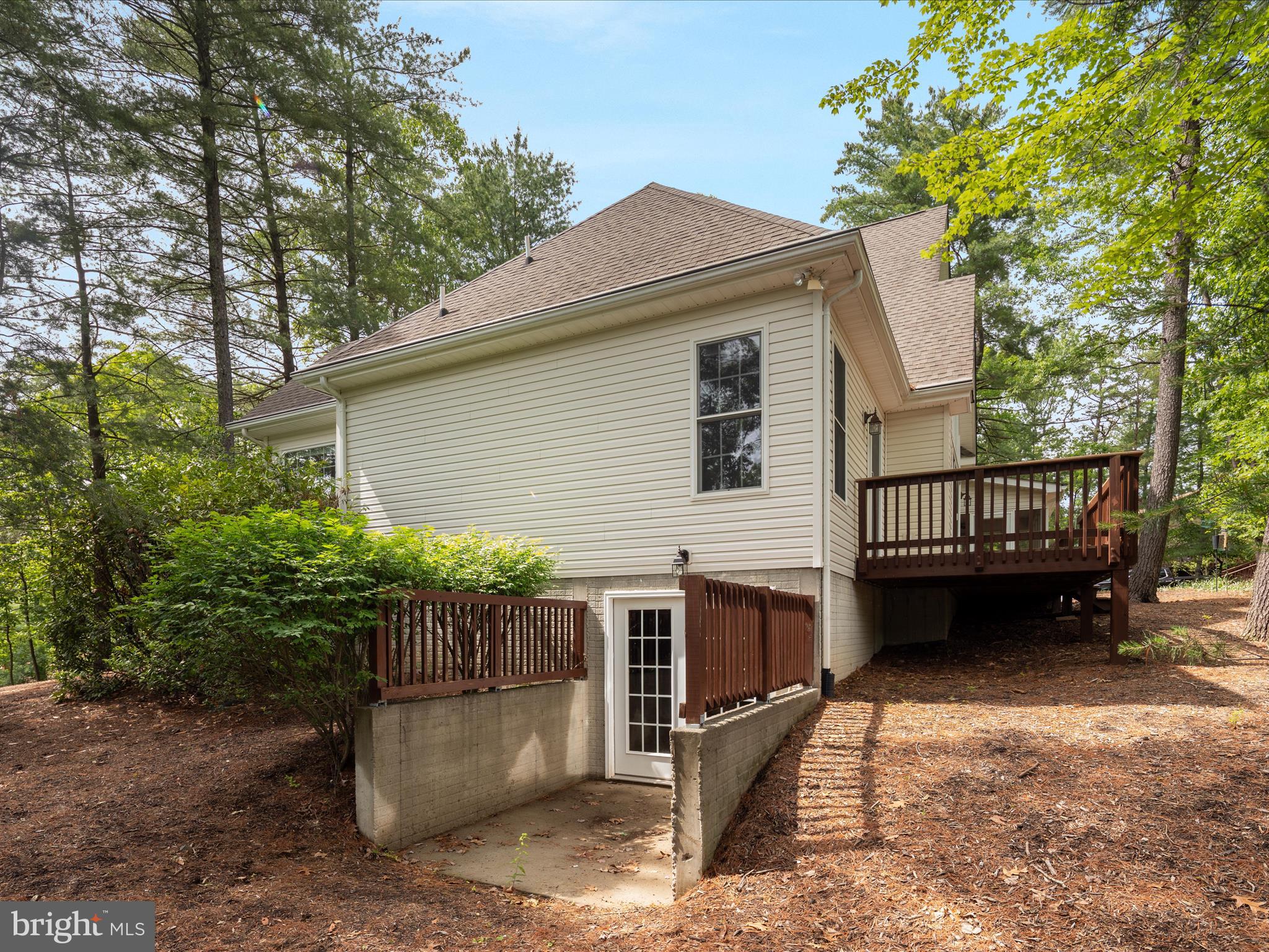 228 SUNSET CIRCLE