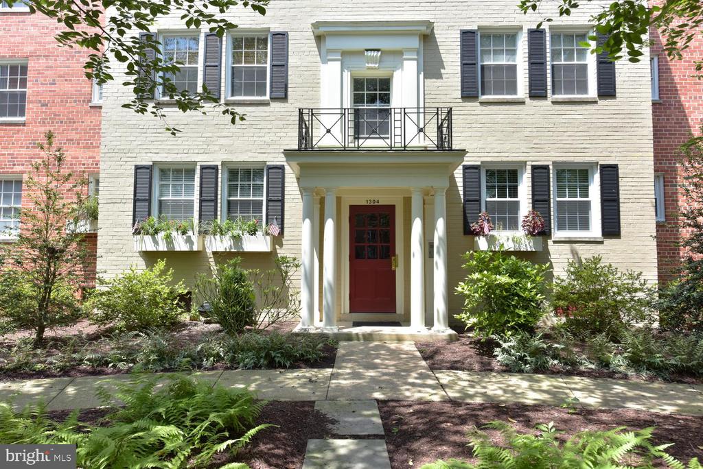 1304 BELLE VIEW BOULEVARD Unit: B1