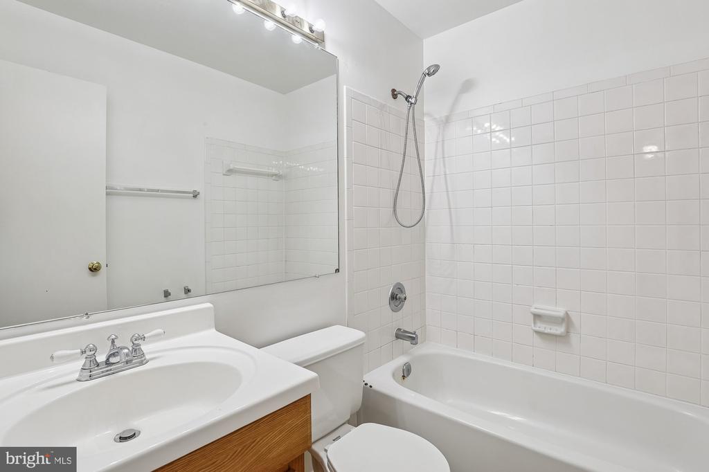 2396 BRANLEIGH PARK COURT