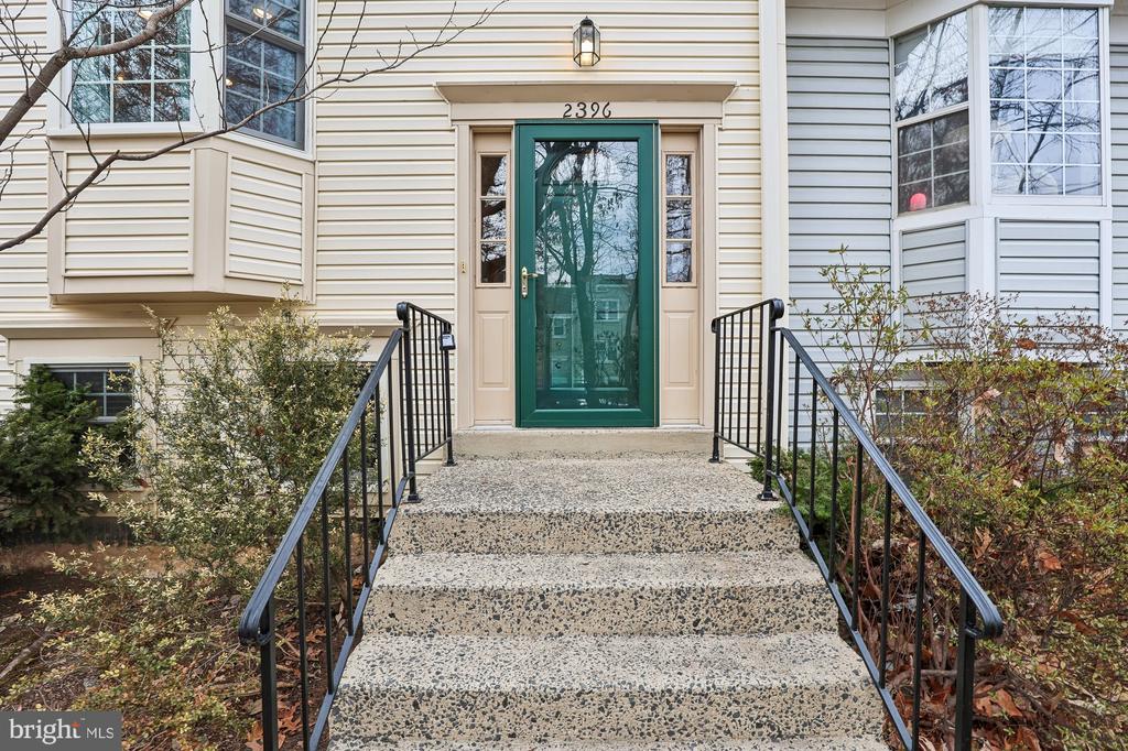 2396 BRANLEIGH PARK COURT