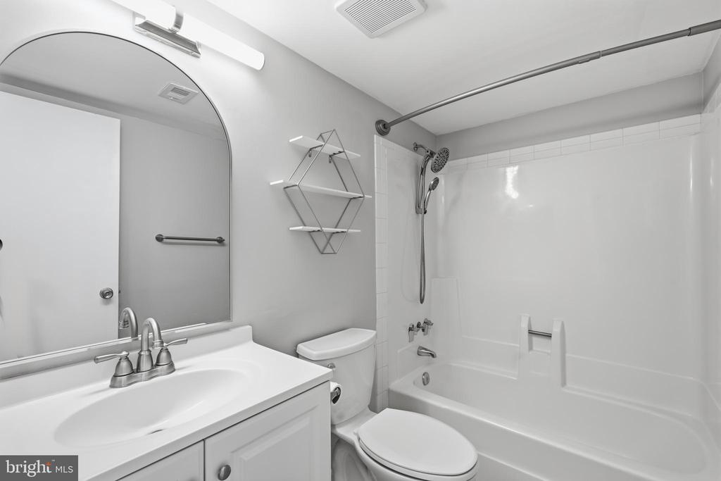 11566 ROLLING GREEN COURT 12/200A