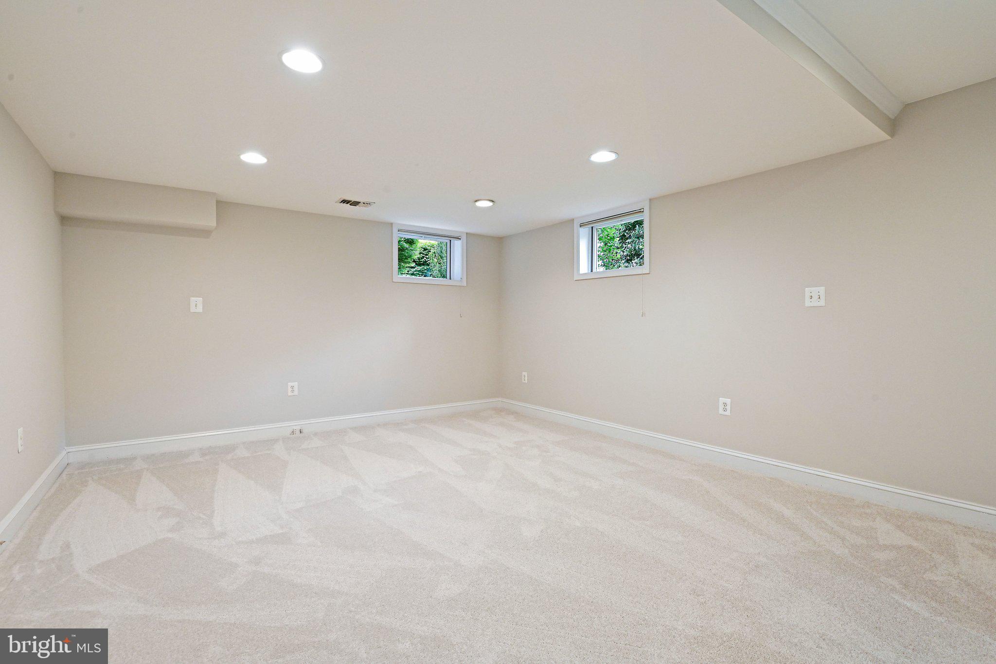 1706 BROADFIELD LANE