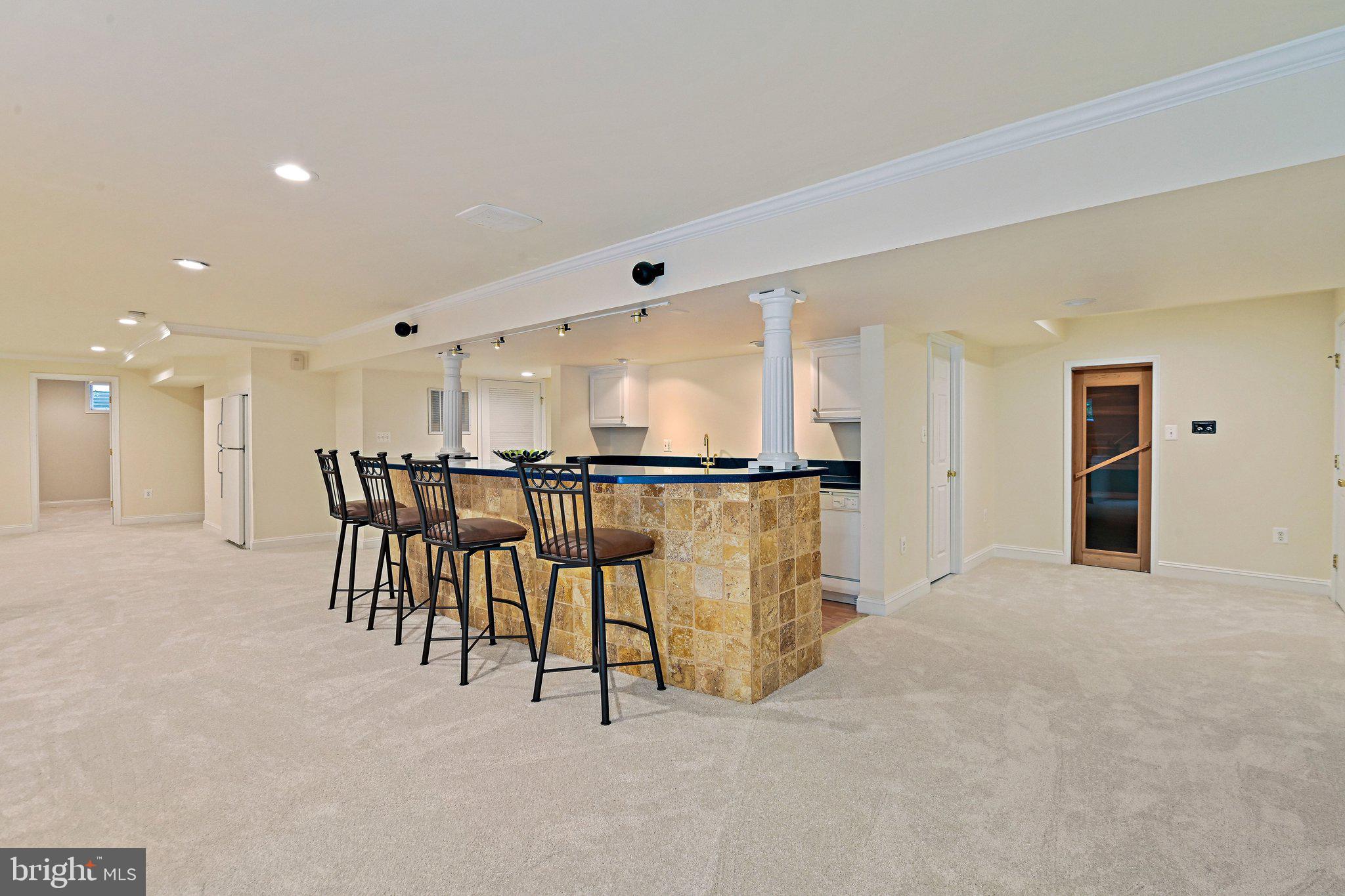1706 BROADFIELD LANE