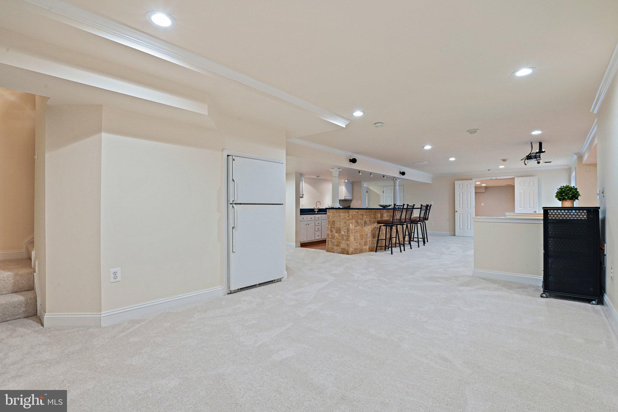 1706 BROADFIELD LANE