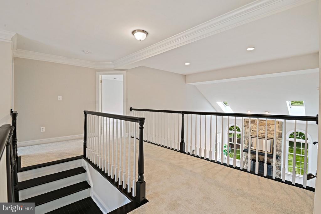 1706 BROADFIELD LANE