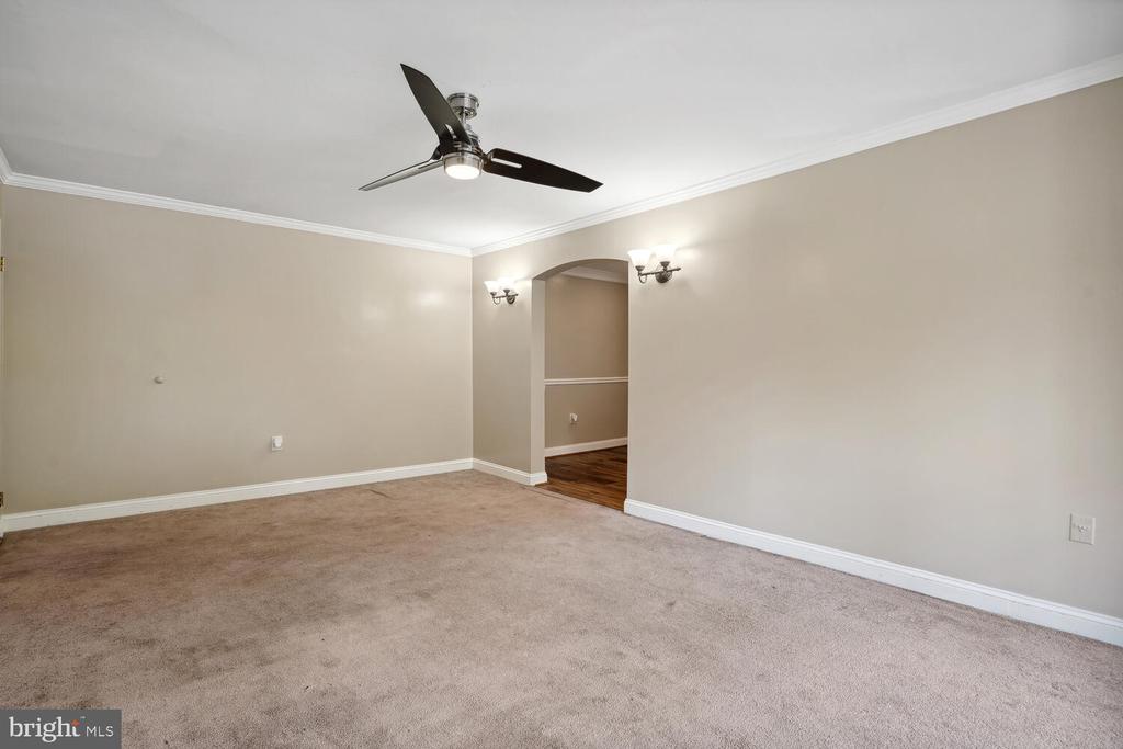 5614 BLOOMFIELD DRIVE 104