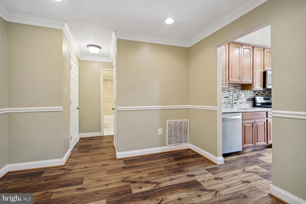 5614 BLOOMFIELD DRIVE 104