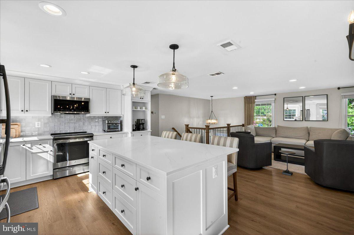 4112 MAJESTIC LANE