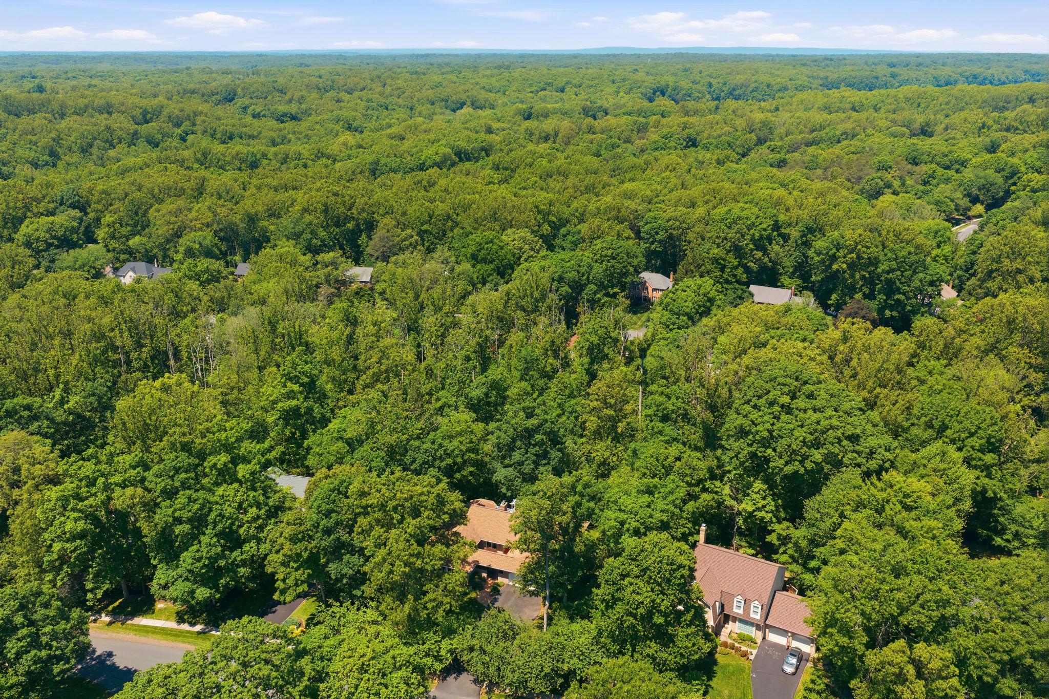 7512 RAMBLING RIDGE DRIVE