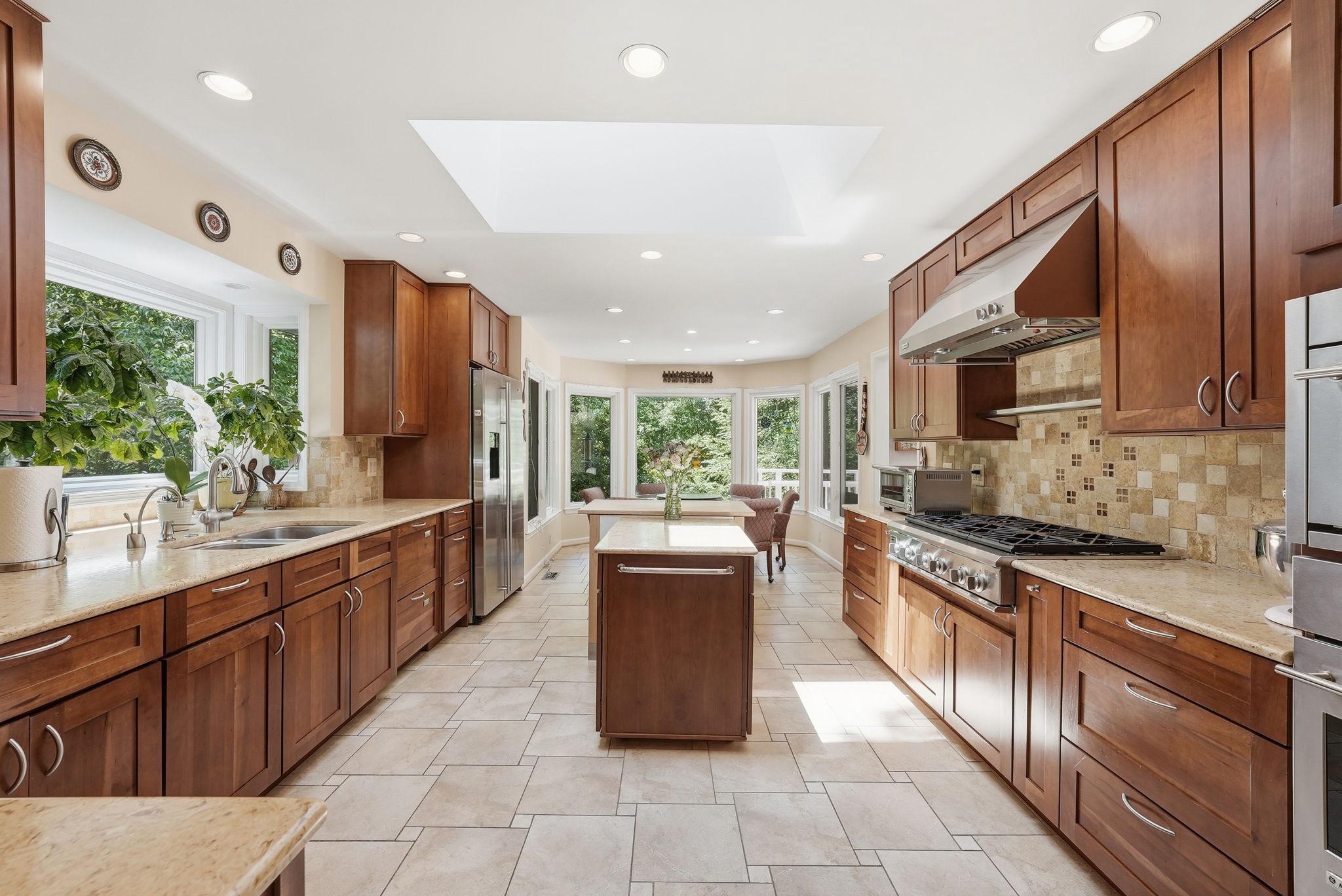 7512 RAMBLING RIDGE DRIVE