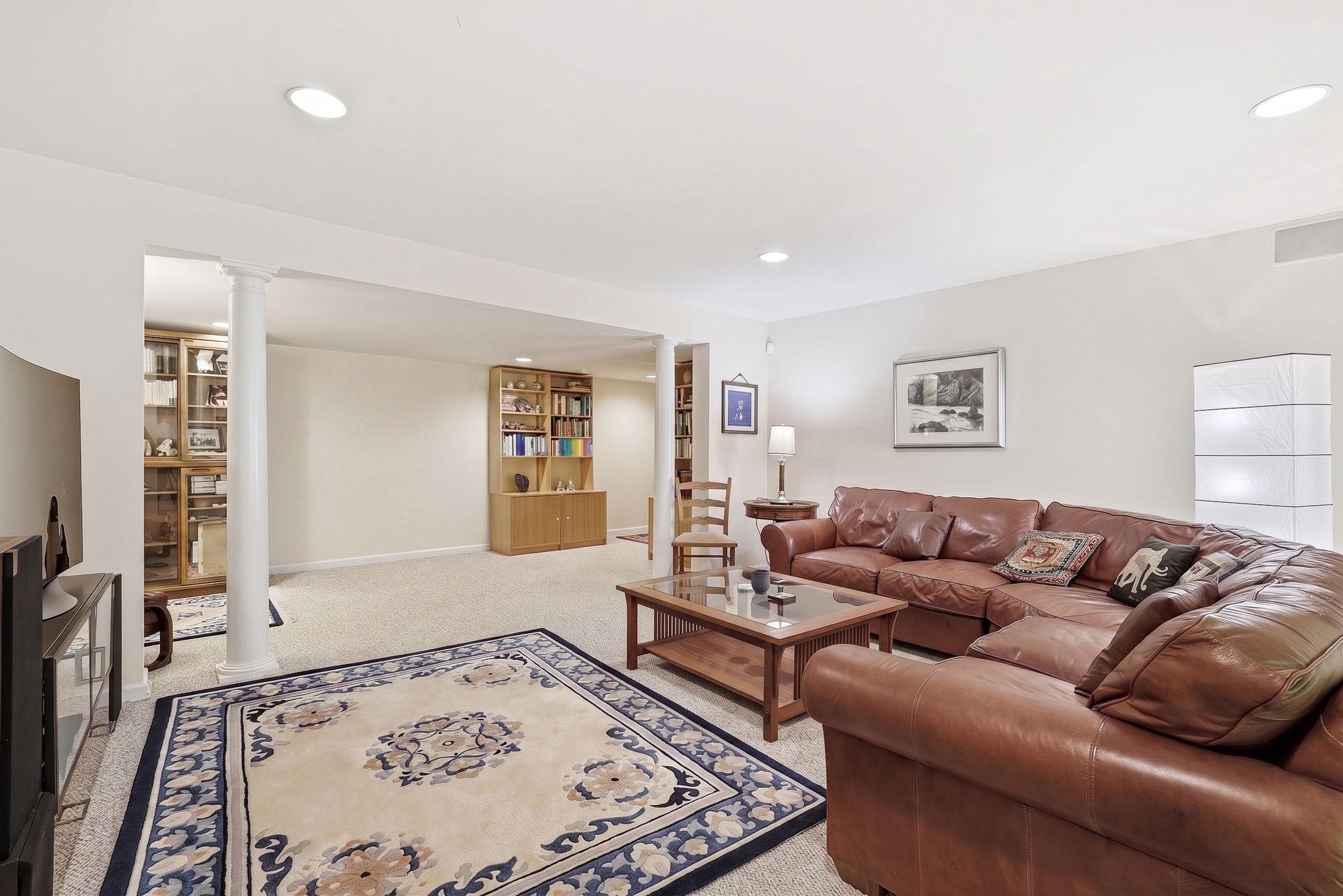 7512 RAMBLING RIDGE DRIVE