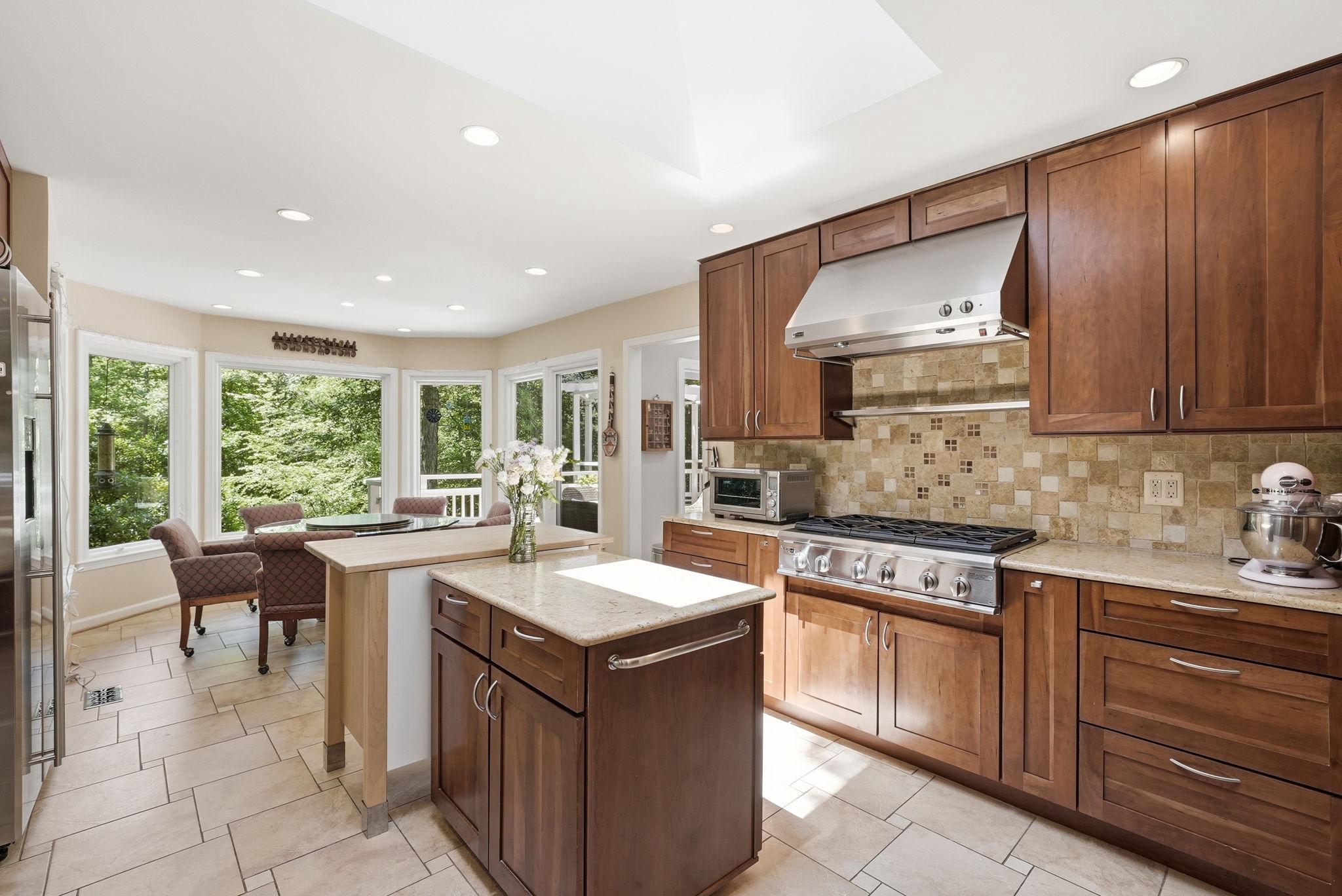 7512 RAMBLING RIDGE DRIVE