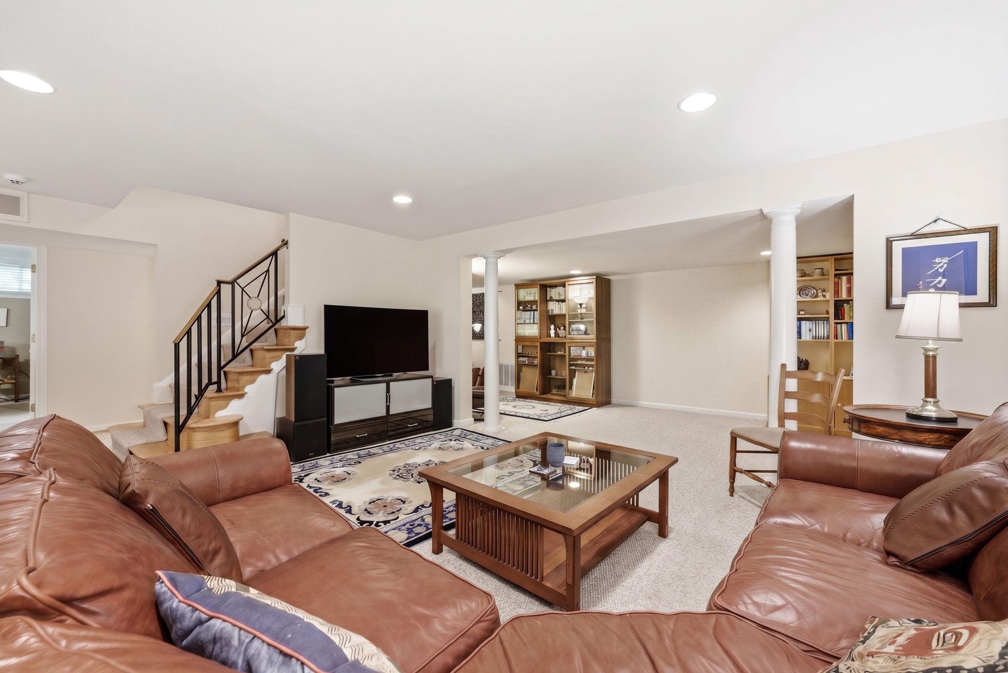 7512 RAMBLING RIDGE DRIVE