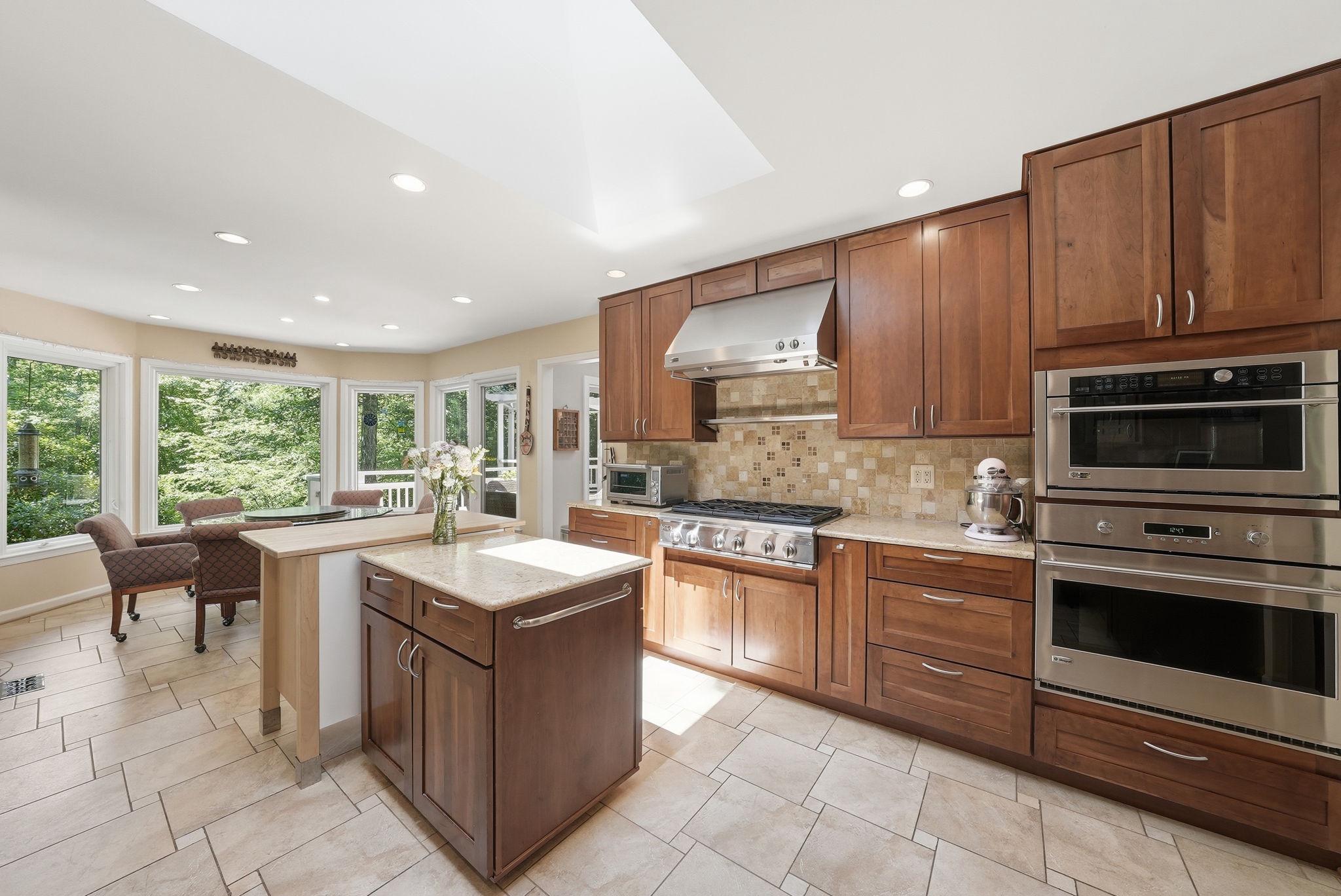 7512 RAMBLING RIDGE DRIVE