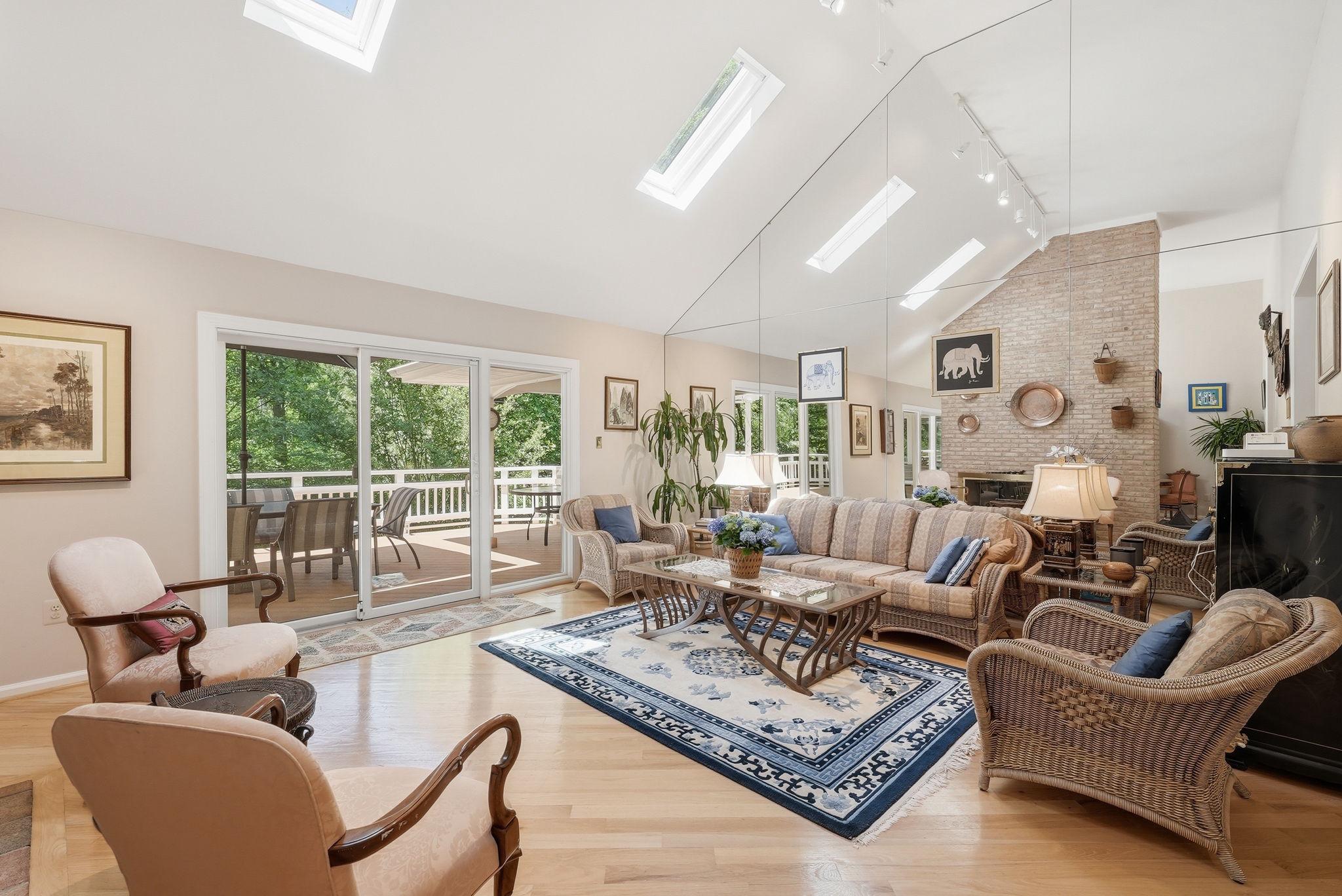 7512 RAMBLING RIDGE DRIVE