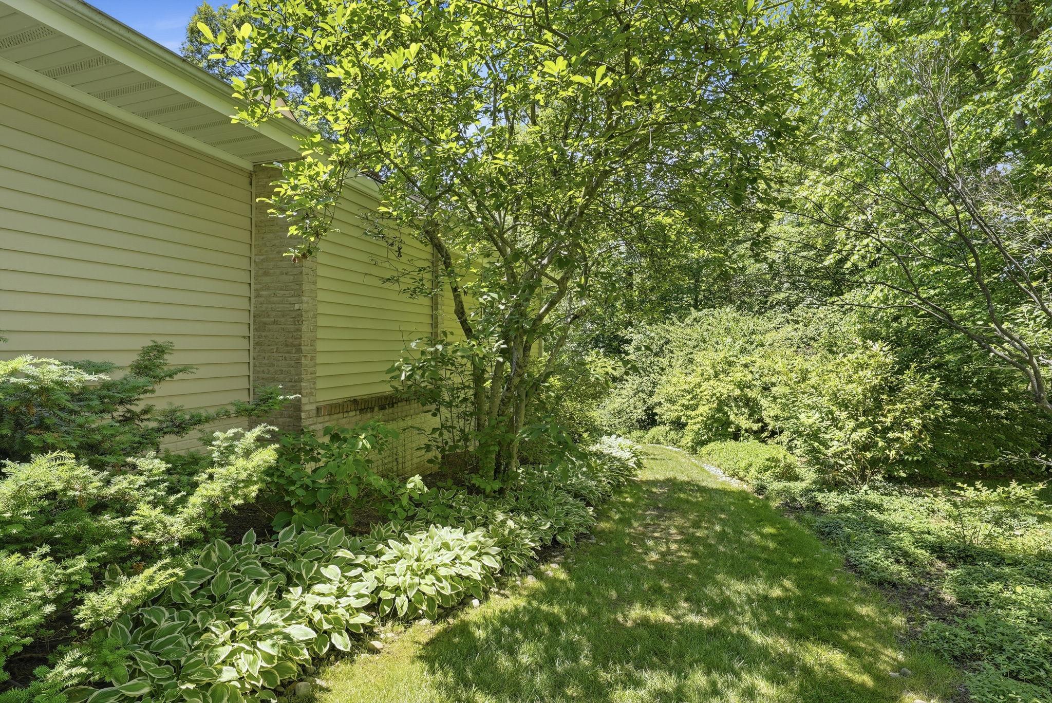 7512 RAMBLING RIDGE DRIVE