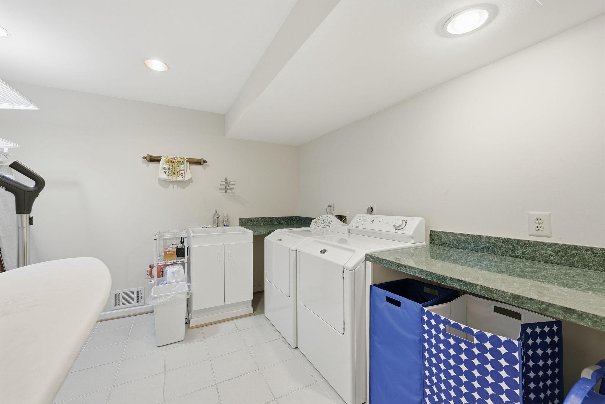 7512 RAMBLING RIDGE DRIVE