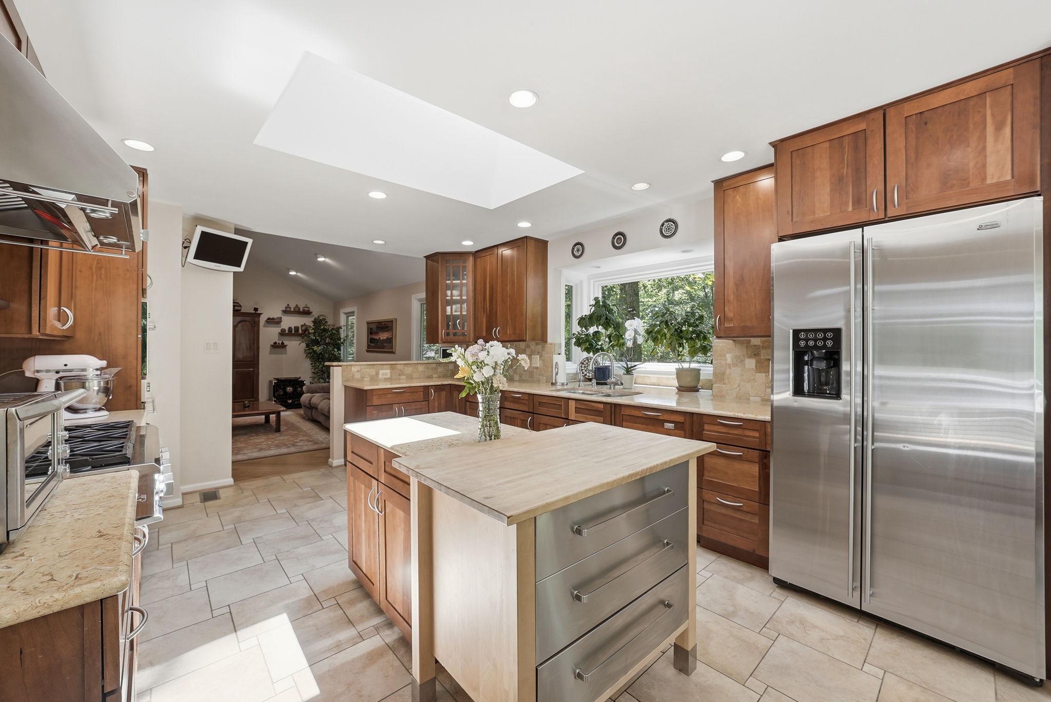 7512 RAMBLING RIDGE DRIVE