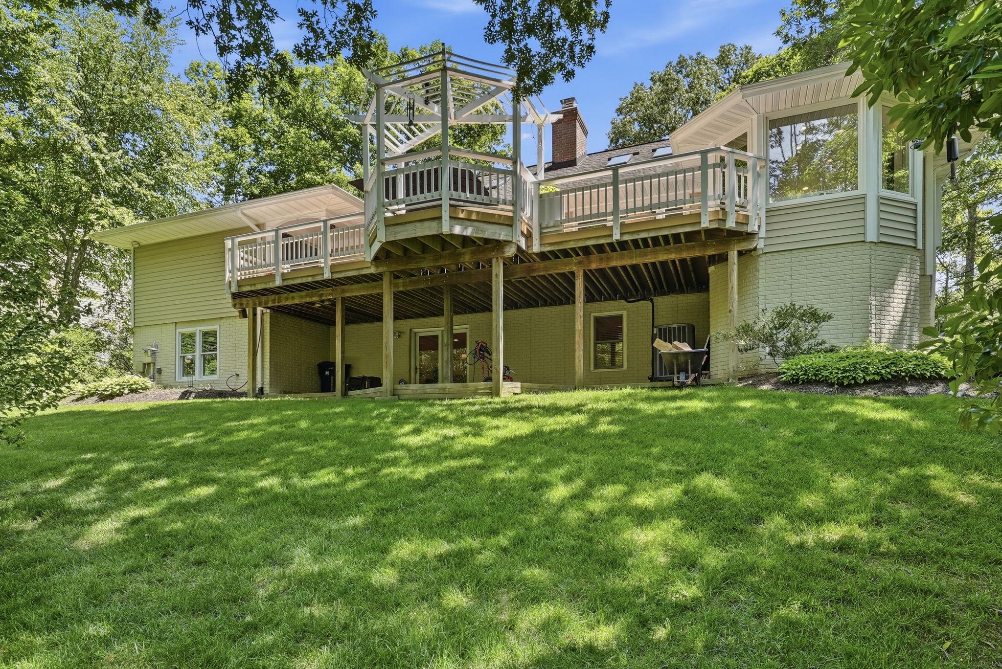 7512 RAMBLING RIDGE DRIVE