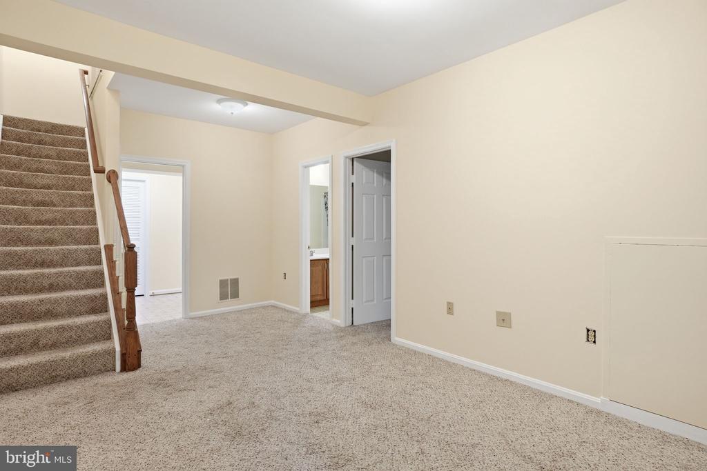 6537 MILVA LANE