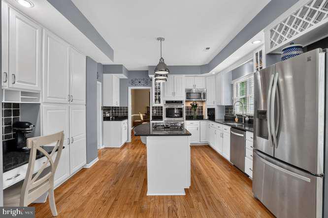 7919 BRACKSFORD COURT