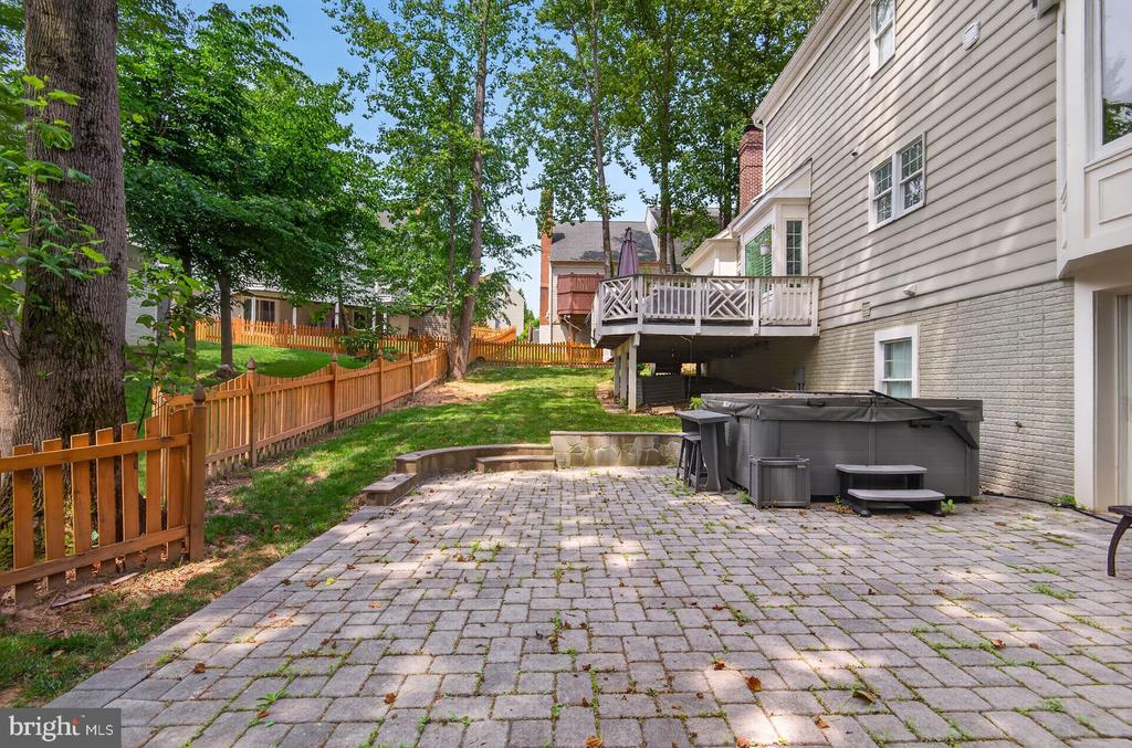 7919 BRACKSFORD COURT