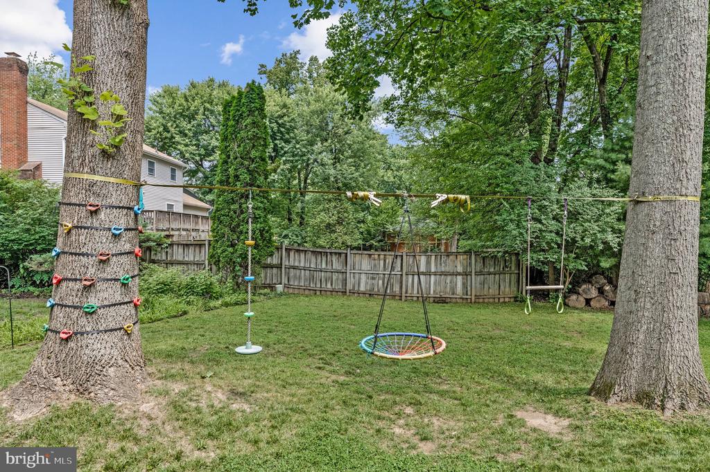 8422 BLEVINS WAY CT
