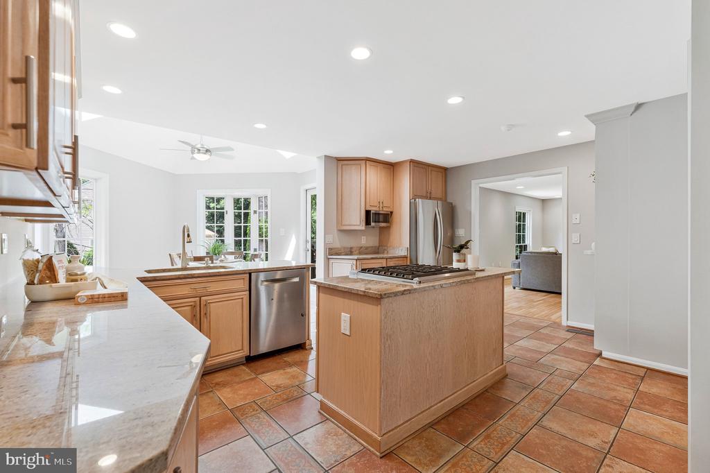 8422 BLEVINS WAY CT