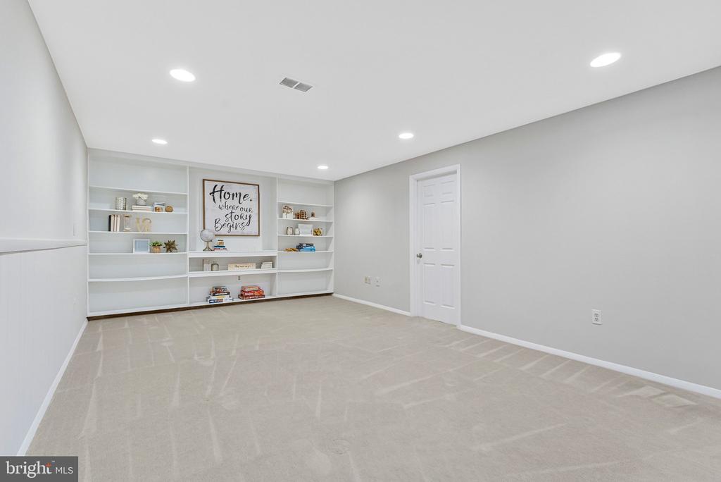 8422 BLEVINS WAY CT