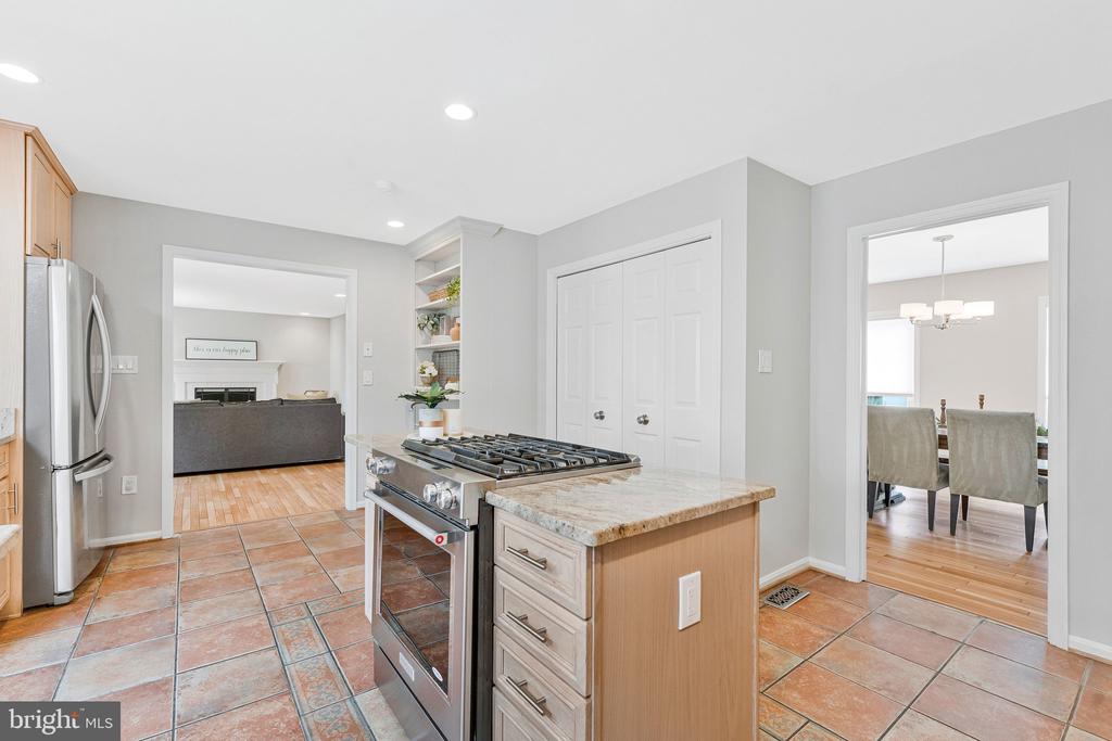 8422 BLEVINS WAY CT