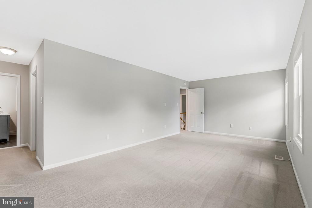 8422 BLEVINS WAY CT