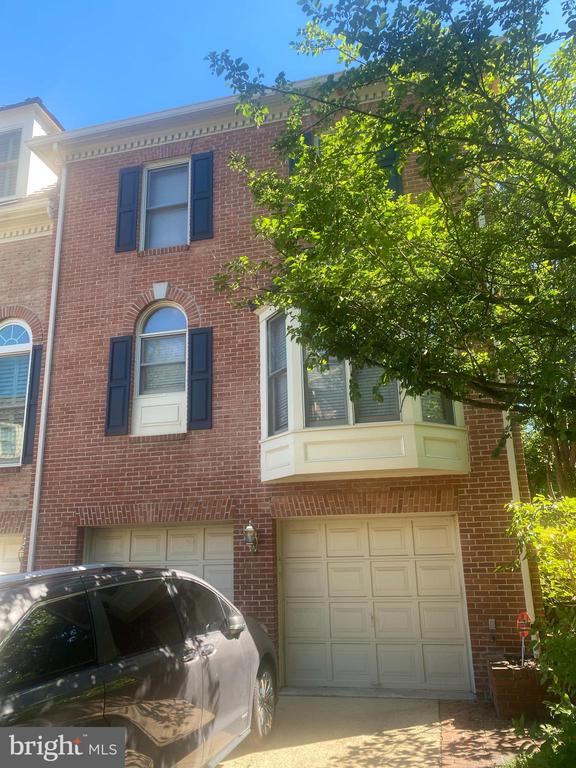 6630 HAMPTON VIEW PLACE
