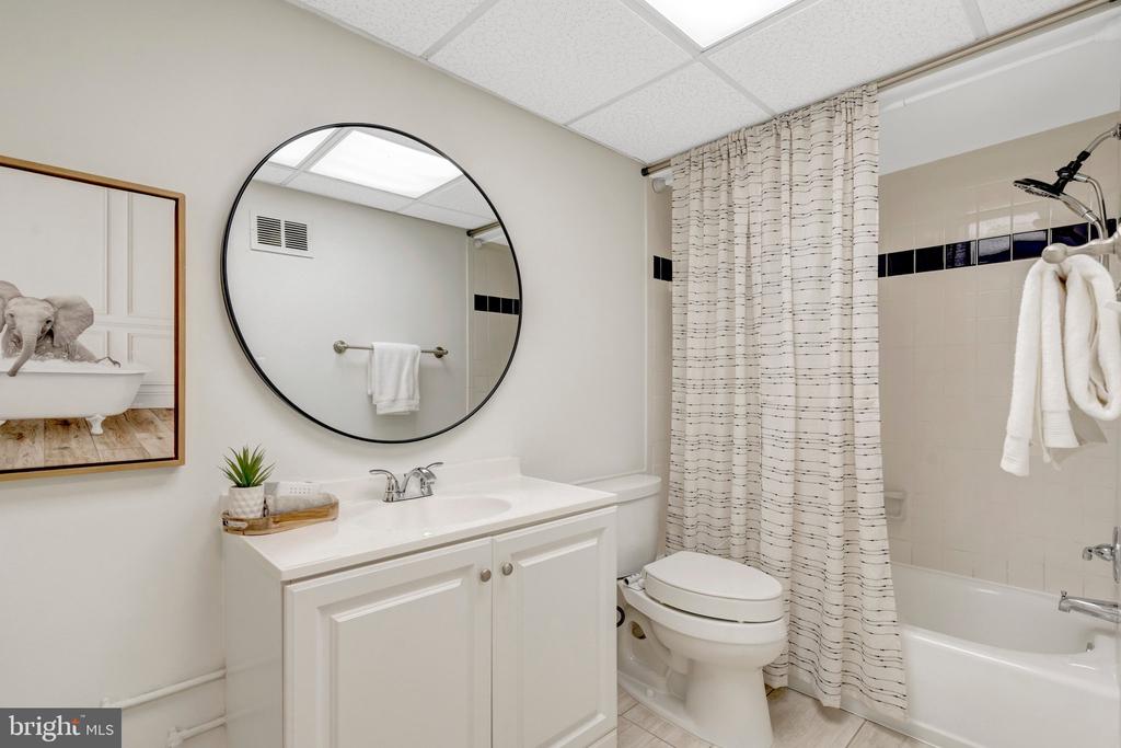 5913 PRINCE JAMES DRIVE Unit: I ("EYE")