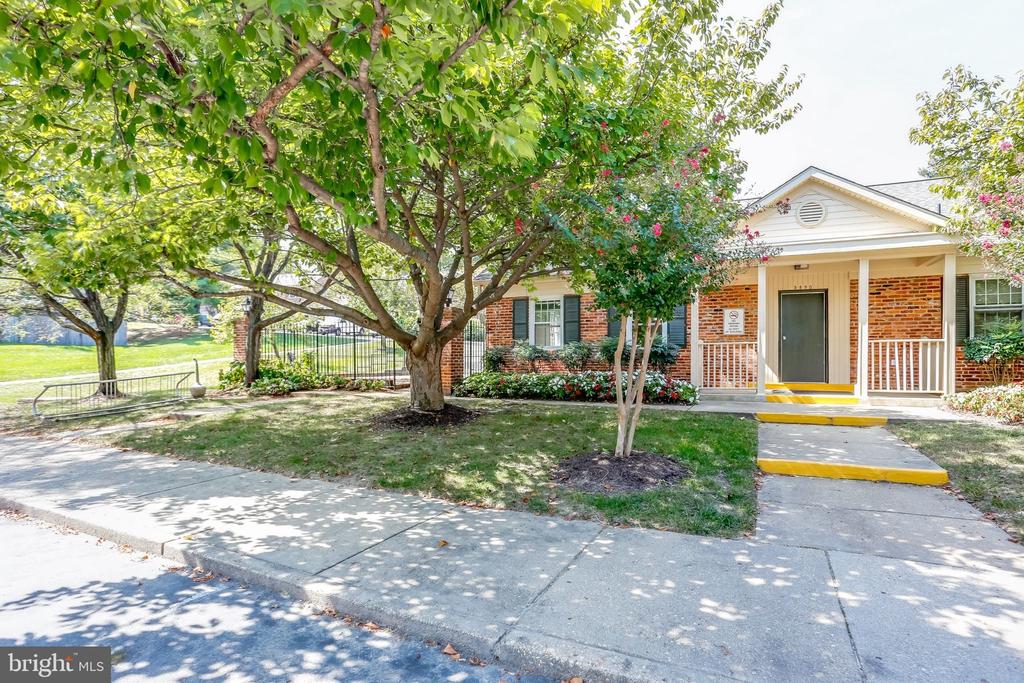 5913 PRINCE JAMES DRIVE Unit: I ("EYE")